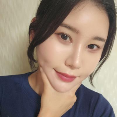 눈밑지방재배치 6주차, 눈밑이 평평해져서 화장이 편해요 사진 4 — 아바성형외과 눈밑지방재배치 후기