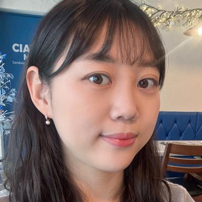 눈밑지방재배치 2주차, 자연스러운 애굣살 생긴 느낌이에요 — 아바성형외과 환자 후기 사진