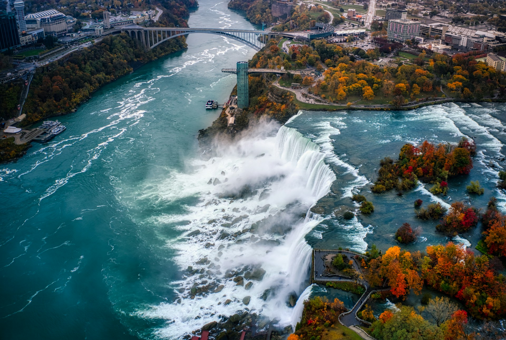 Niagara Falls Autumn Adventure: Cruise & Niagara-on-the-lake