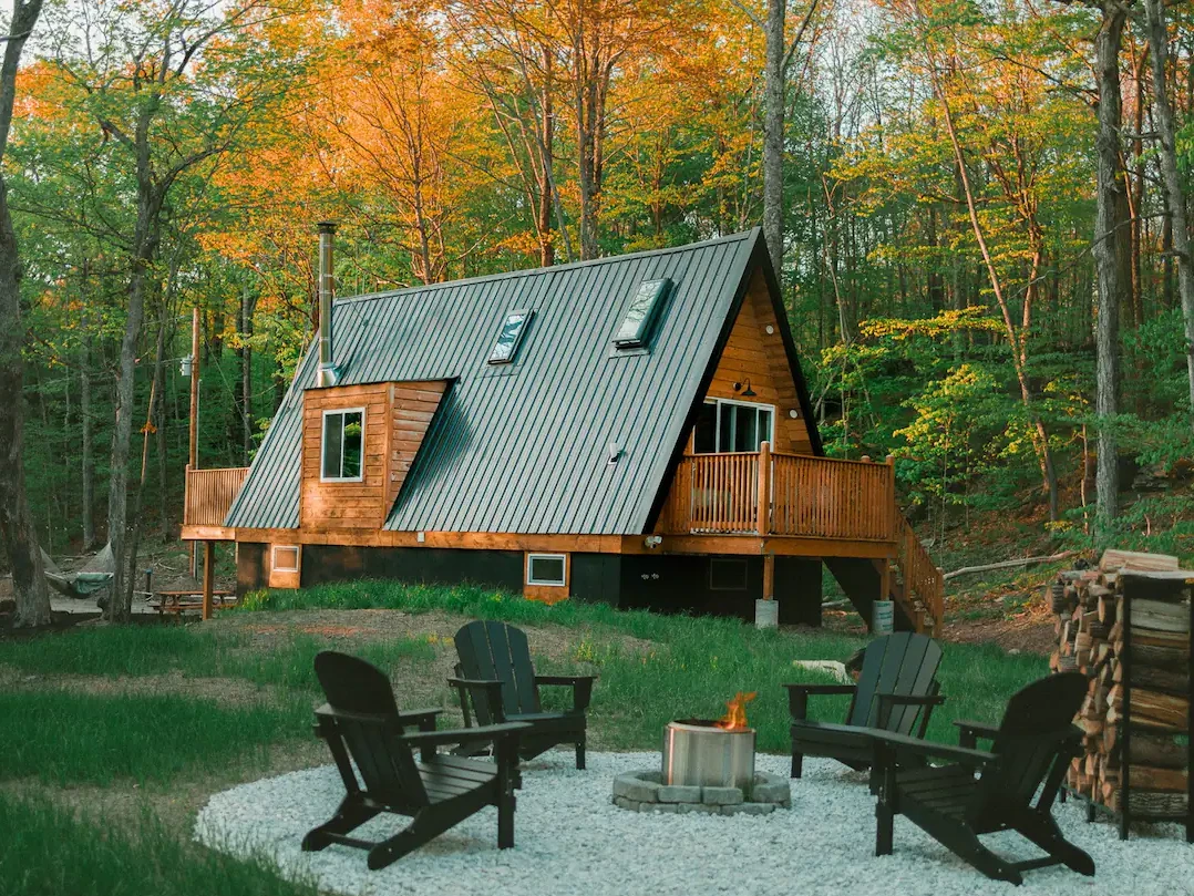 Image of Avrame Solo+ 100 A-frame, with standing seam roof