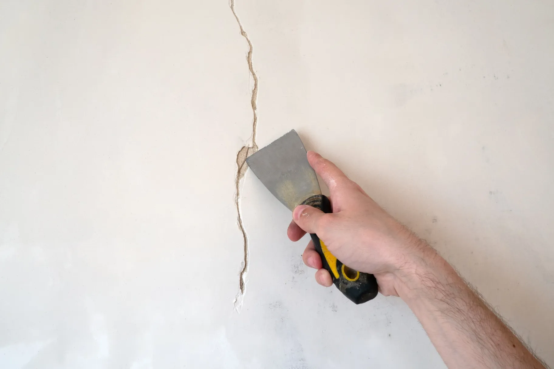 Top 5 Tips for Small Hole & Crack Repairs