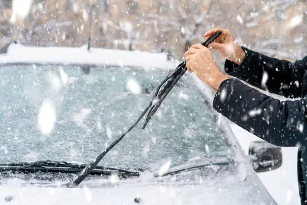 Cleaning Your Windshield in Winter: Best Practices