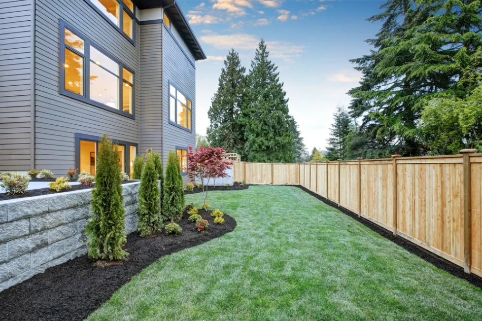 Choosing the Right Fencing Material for Your Home