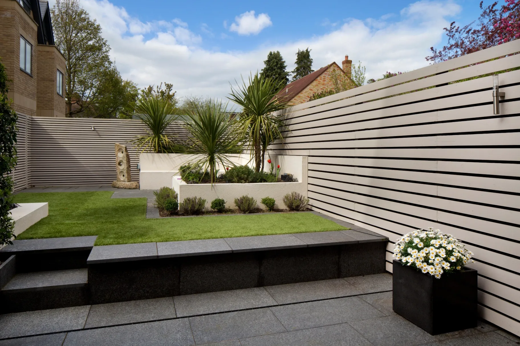 Eco-Friendly Fencing Options for Sustainable Living