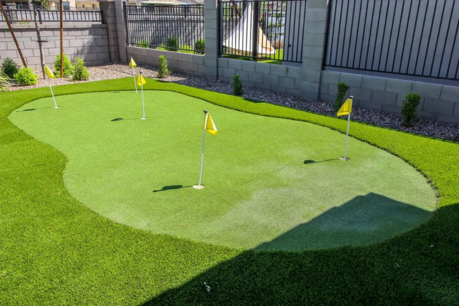Synthetic turf/putting green