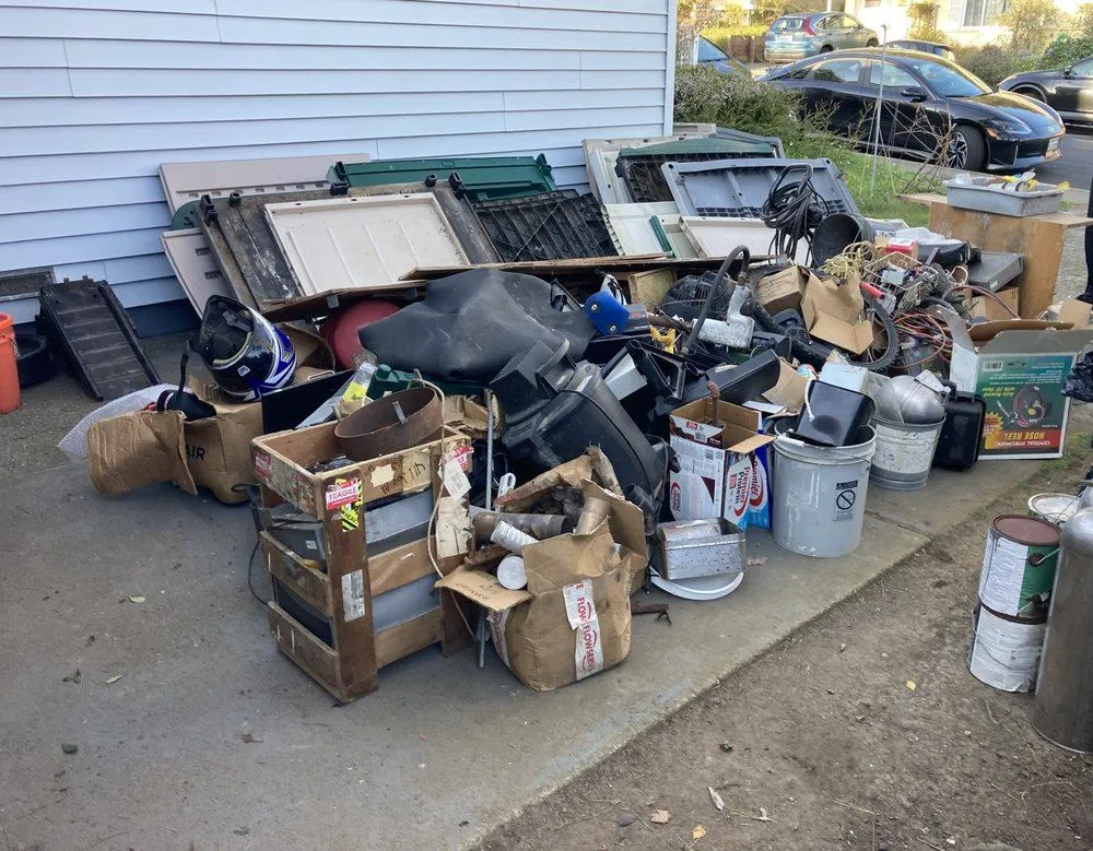 Comprehensive Junk Removal and Cleanup Services 2