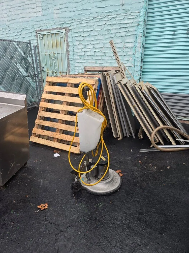 Eduardo Hauling Junk Removal - Oakland, CA