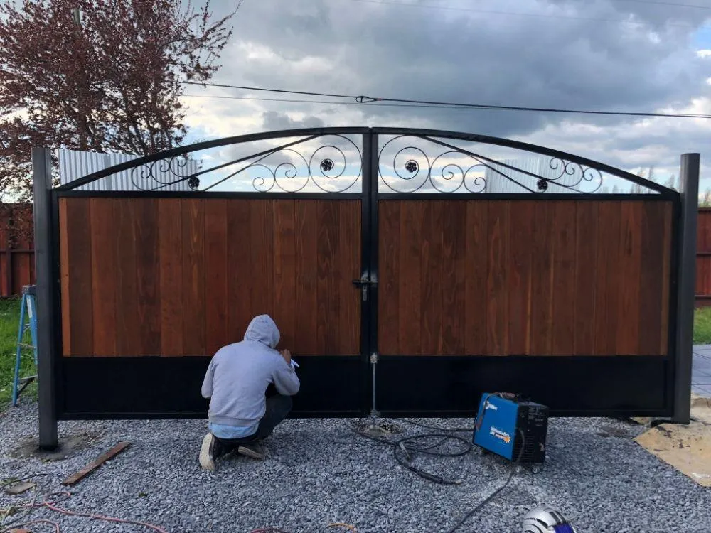Fence and Gate Painting