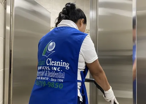 Bathrooms Cleaning