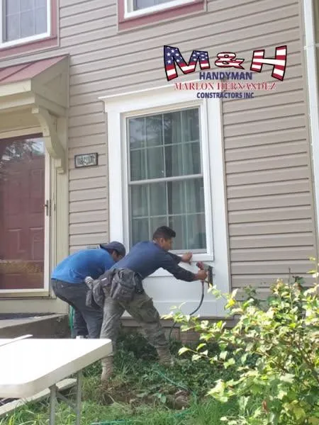 Slide 1 — Comprehensive Home Improvement Solutions | Soluciones Integrales para el Hogar