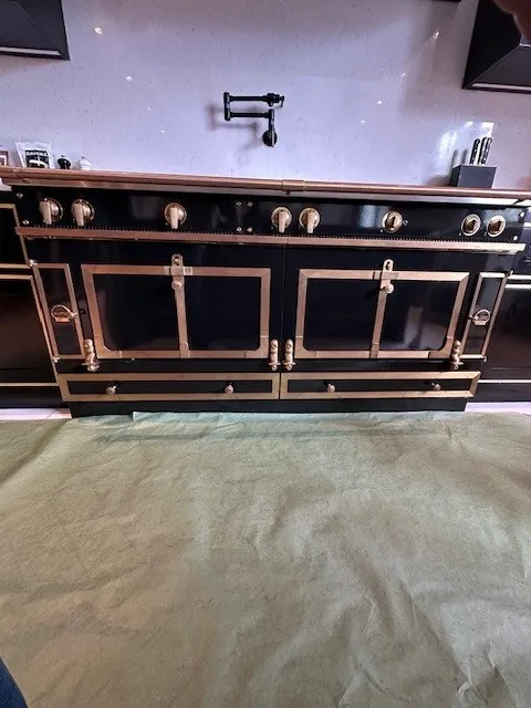 Gallery item 10