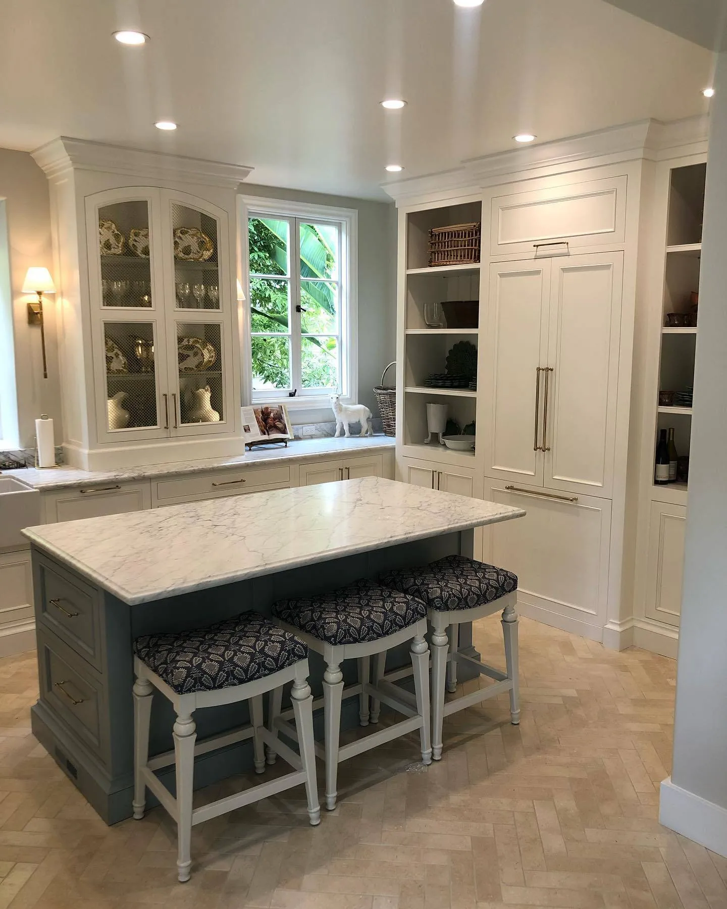 Compliments Cabinetry Inc