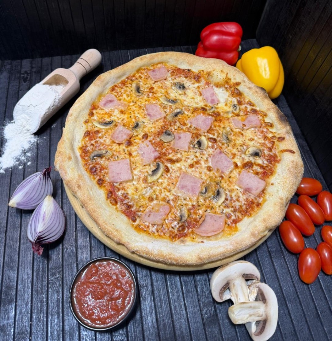 Pizza Prosciutto e Funghi 40