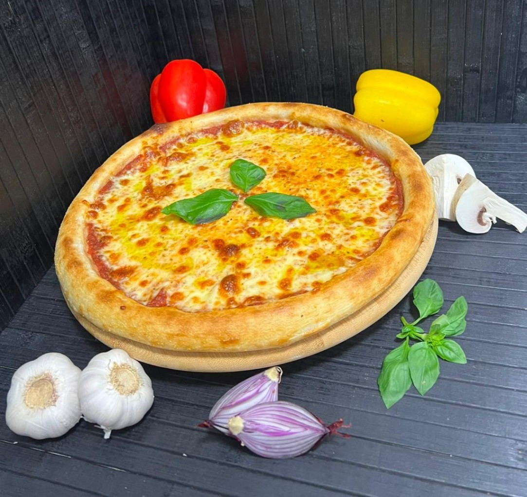 Pizza Margherita 32
