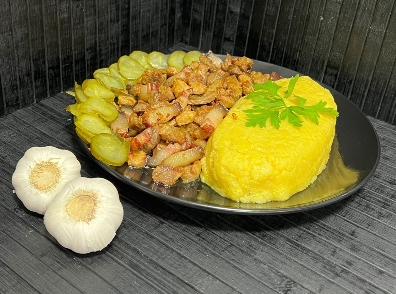 Pomana Porcului cu mamaliguta