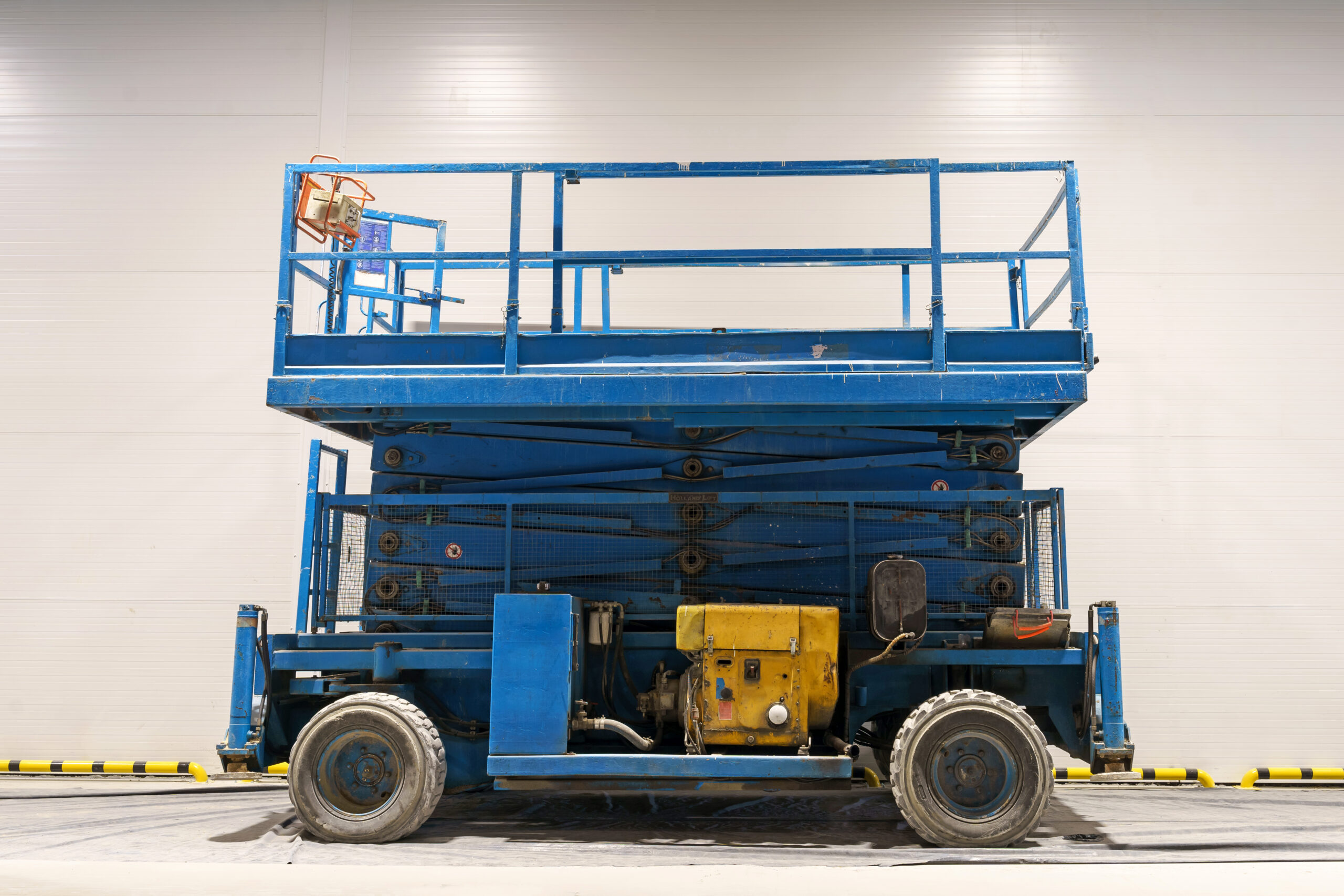 What Factors Should You Consider When Choosing a Mobile Scissor Lift?
