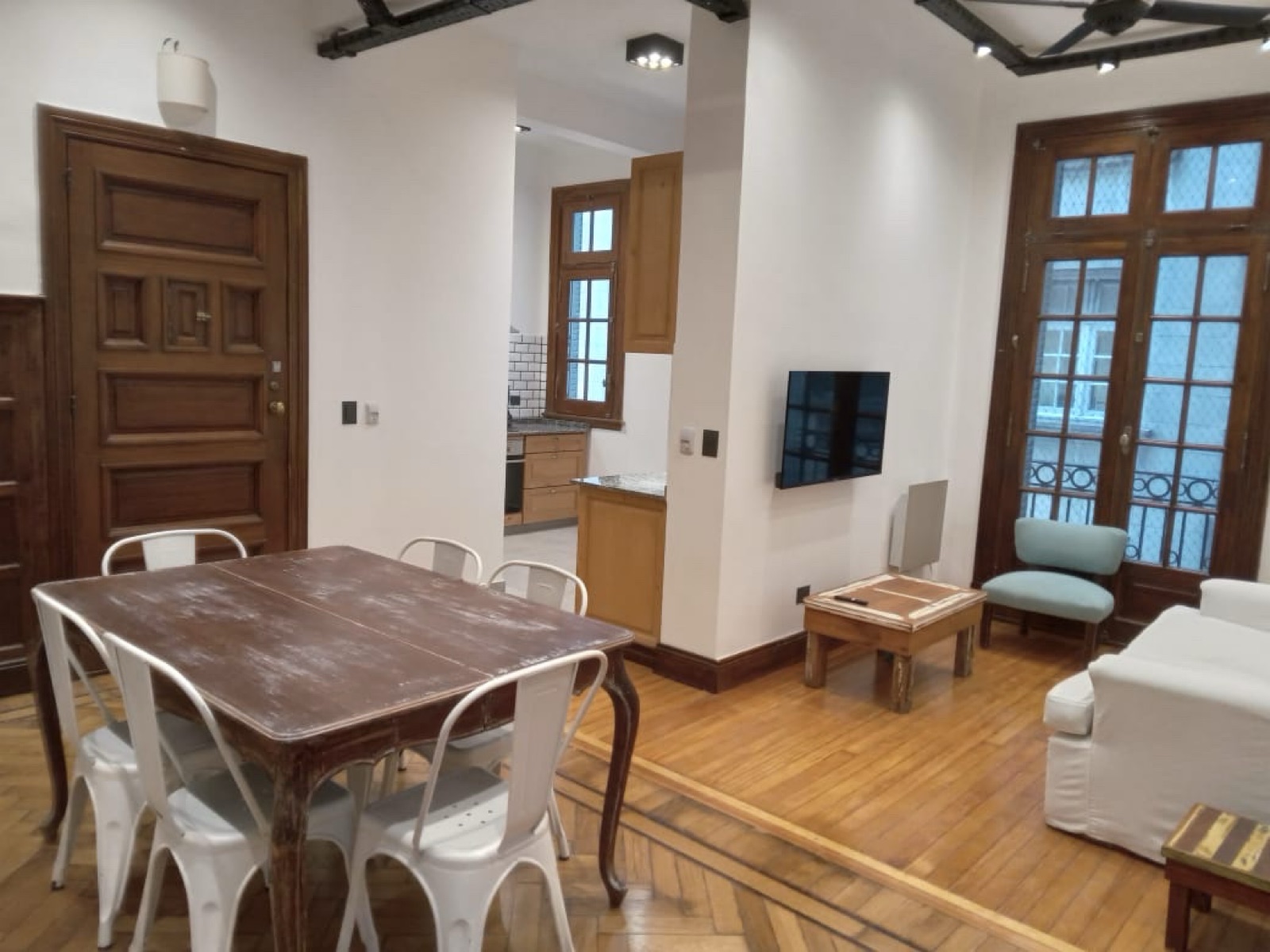 4+ ambientes en Monserrat — foto 3