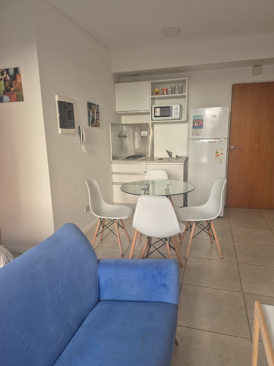 Monoambiente todo equipado, balcón grande y laundry en el edificio — foto 3