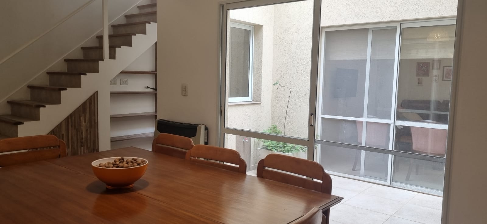 Muy amplio y luminoso PH de 3 habitaciones con 2 patios
