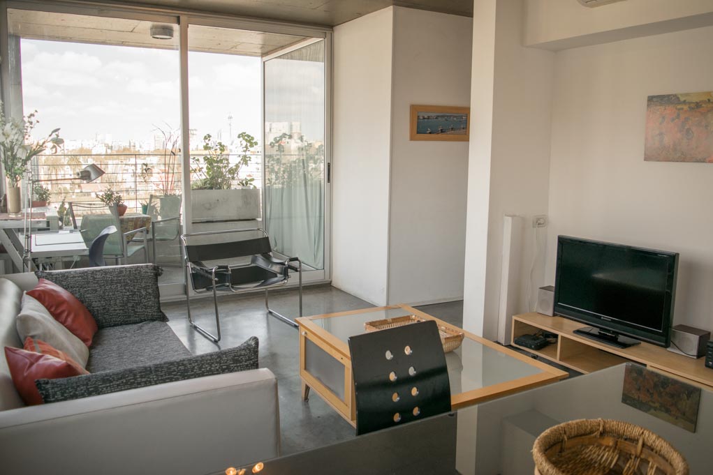 Edificio en torre con: seguridad 24 horas, gimnasio, piscina, solarium, sauna.