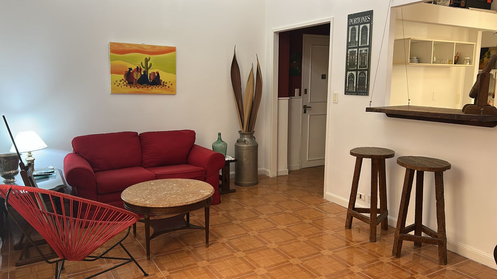 Encantador departamento recién pintado, cálidamente decorado