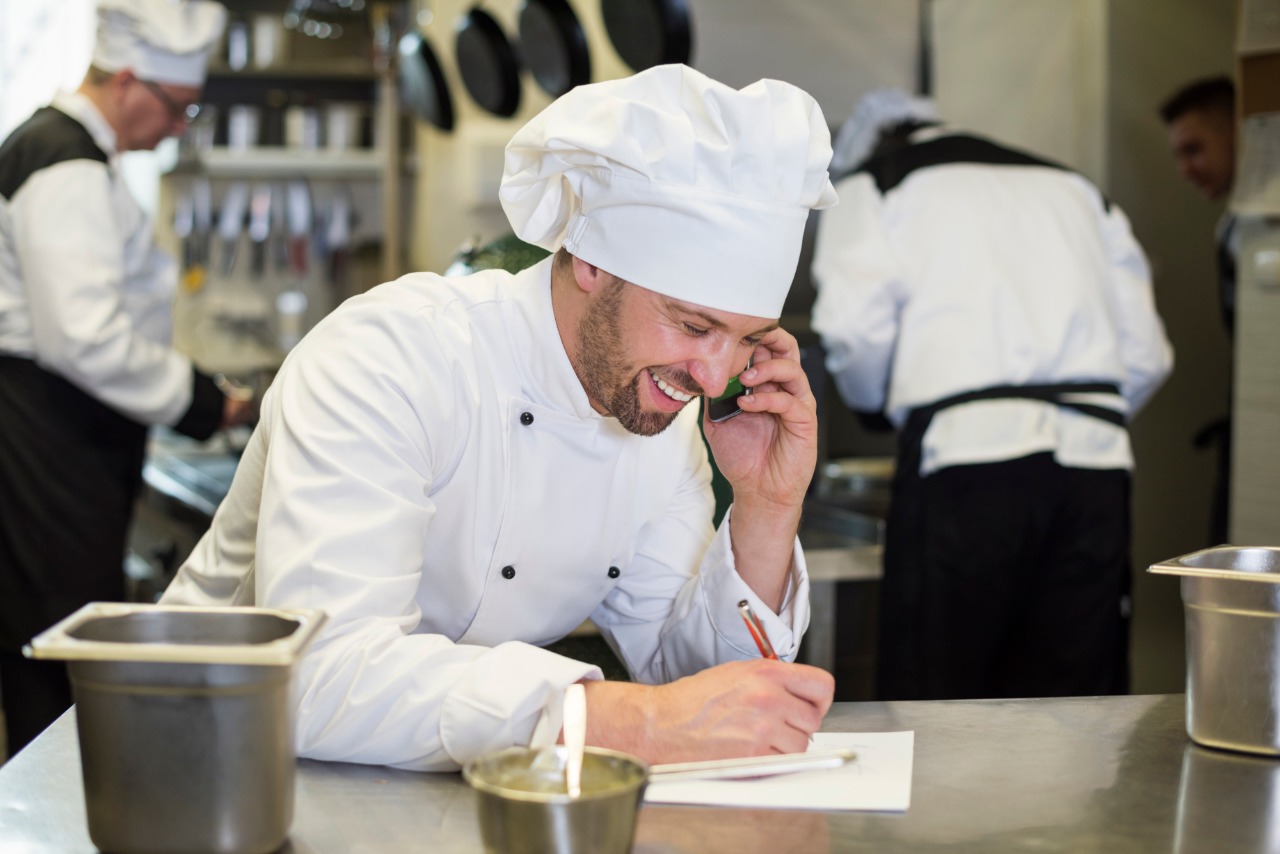 close-up-on-chef-cooking-in-restaurant-kitchen