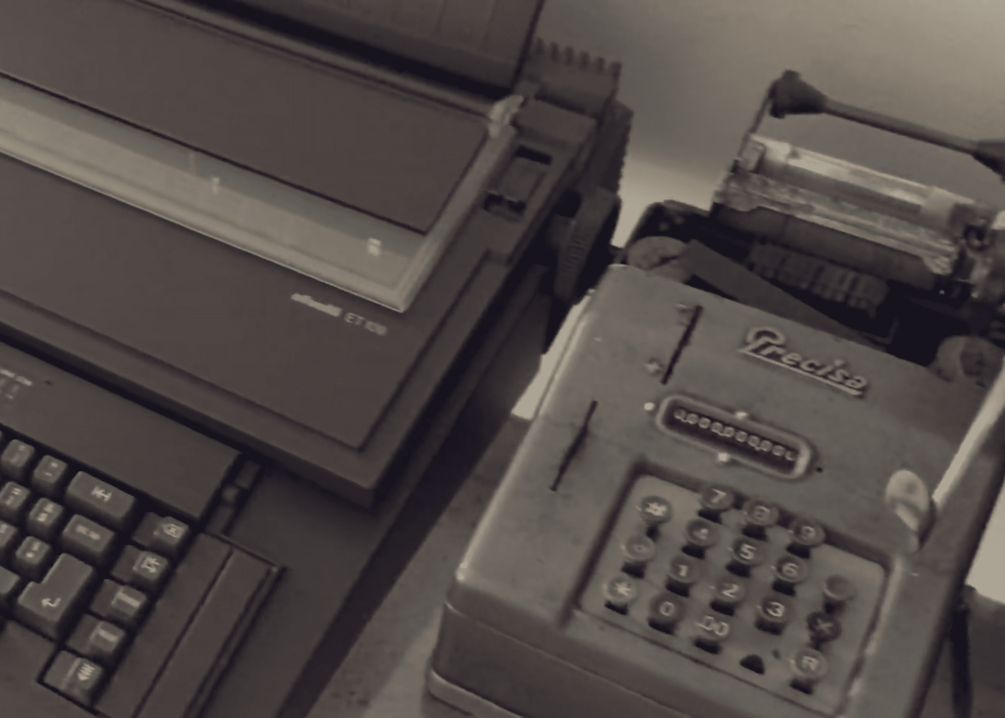 1970_baldan.webp Un'Olivetti ET 109 e una calcolatrice Precise d'epoca.