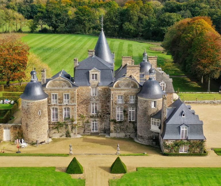 Château et parc zoologique de la Bourbansais