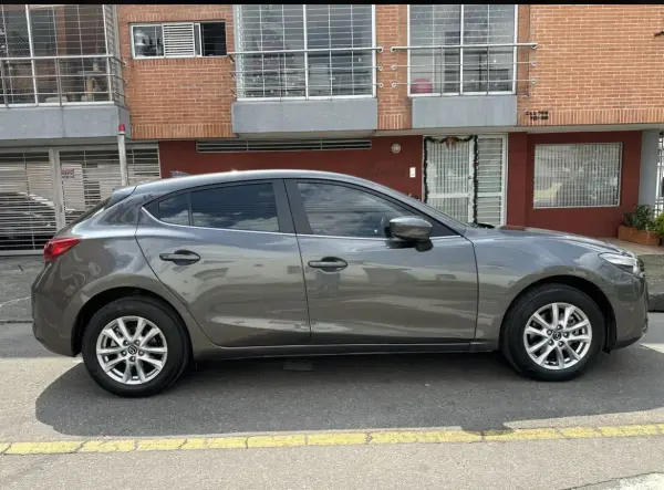 Mazda 3 Touring 2018 — crédito vehicular en Barranquilla, Colombia — miniatura 3