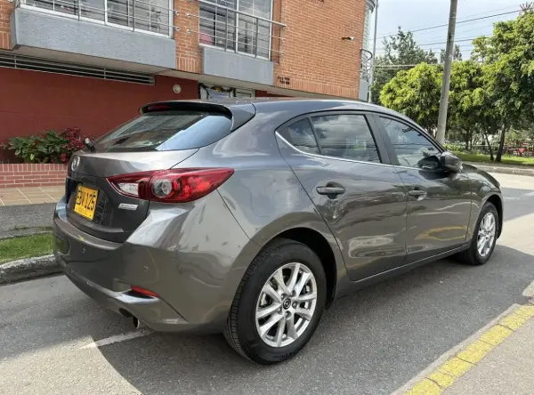 Mazda 3 Touring 2018 — crédito vehicular en Barranquilla, Colombia — miniatura 9