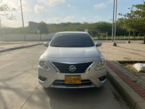 Nissan Versa Advance 1.6 2020 — crédito vehicular en Barranquilla, Colombia — miniatura 2