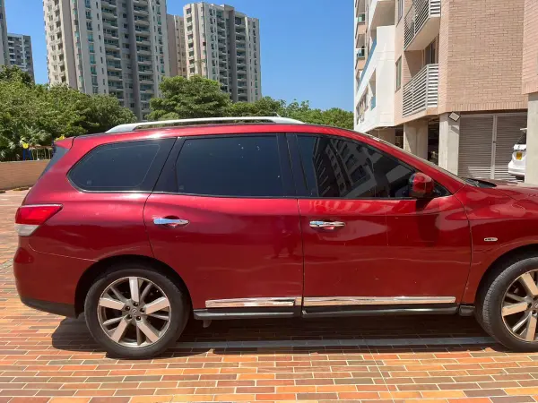 Nissan Pathfinder 2015 — crédito vehicular en Barranquilla, Colombia — miniatura 2