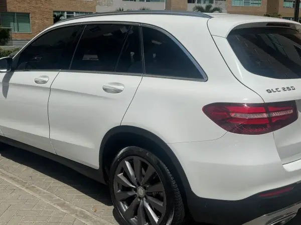 Mercedes GLC250 2017 — crédito vehicular en Barranquilla, Colombia — miniatura 2