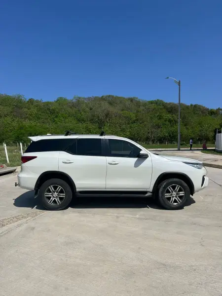 Toyota Fortuner 2019 — crédito vehicular en Barranquilla, Colombia — miniatura 5