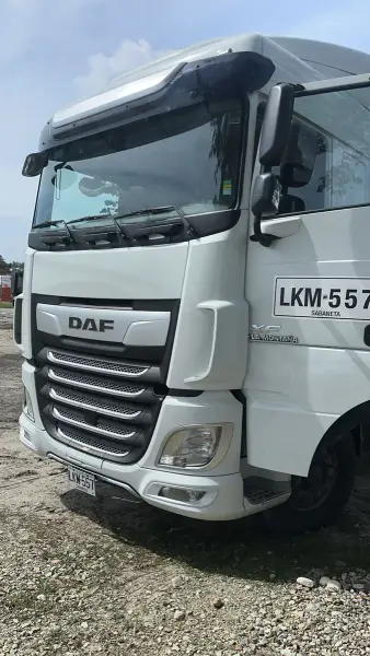 DAF Tractocamión 530 2023 — crédito vehicular en Barranquilla, Colombia — miniatura 2