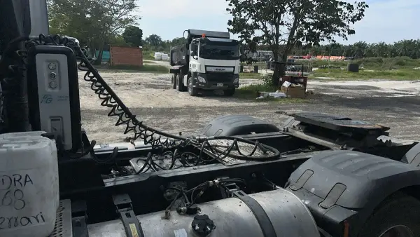 DAF Tractocamión 530 2023 — crédito vehicular en Barranquilla, Colombia — miniatura 3