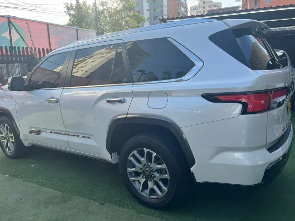 Toyota Sequoia 1794 Edition 2025 — crédito vehicular en Barranquilla, Colombia — miniatura 2