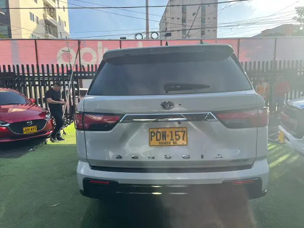Toyota Sequoia 1794 Edition 2025 — crédito vehicular en Barranquilla, Colombia — miniatura 3