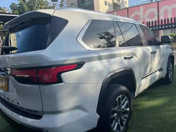Toyota Sequoia 1794 Edition 2025 — crédito vehicular en Barranquilla, Colombia — miniatura 5