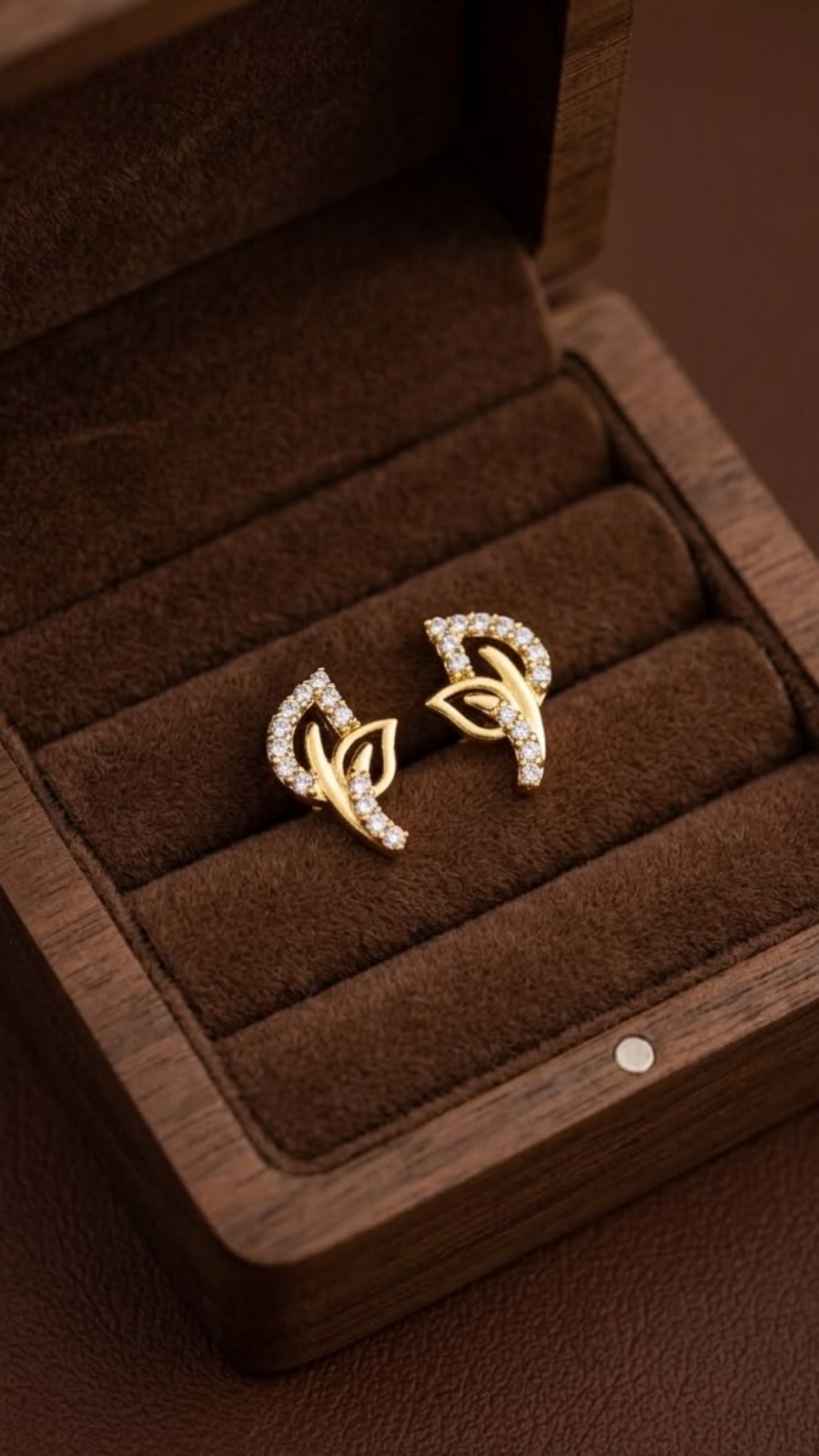 Stylish Leaf Stud