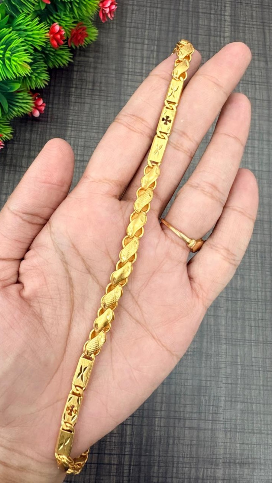 Gold-Plated Leaf & Floral Link Mens chain 18 inch