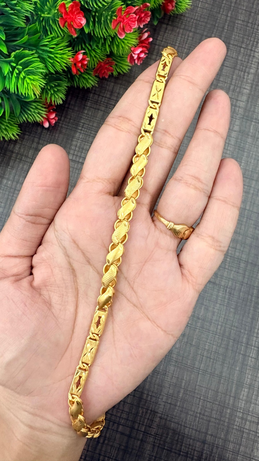 Classic Gold-Plated Leaf Mens Chain 18 inch