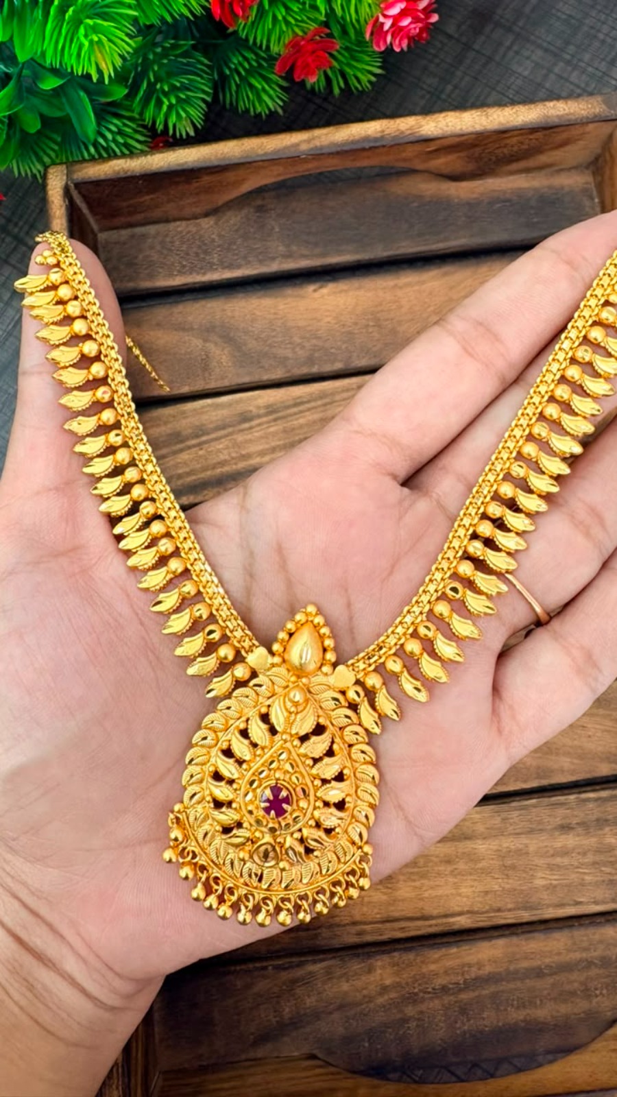 Peacock Leaf Nakashi Necklace