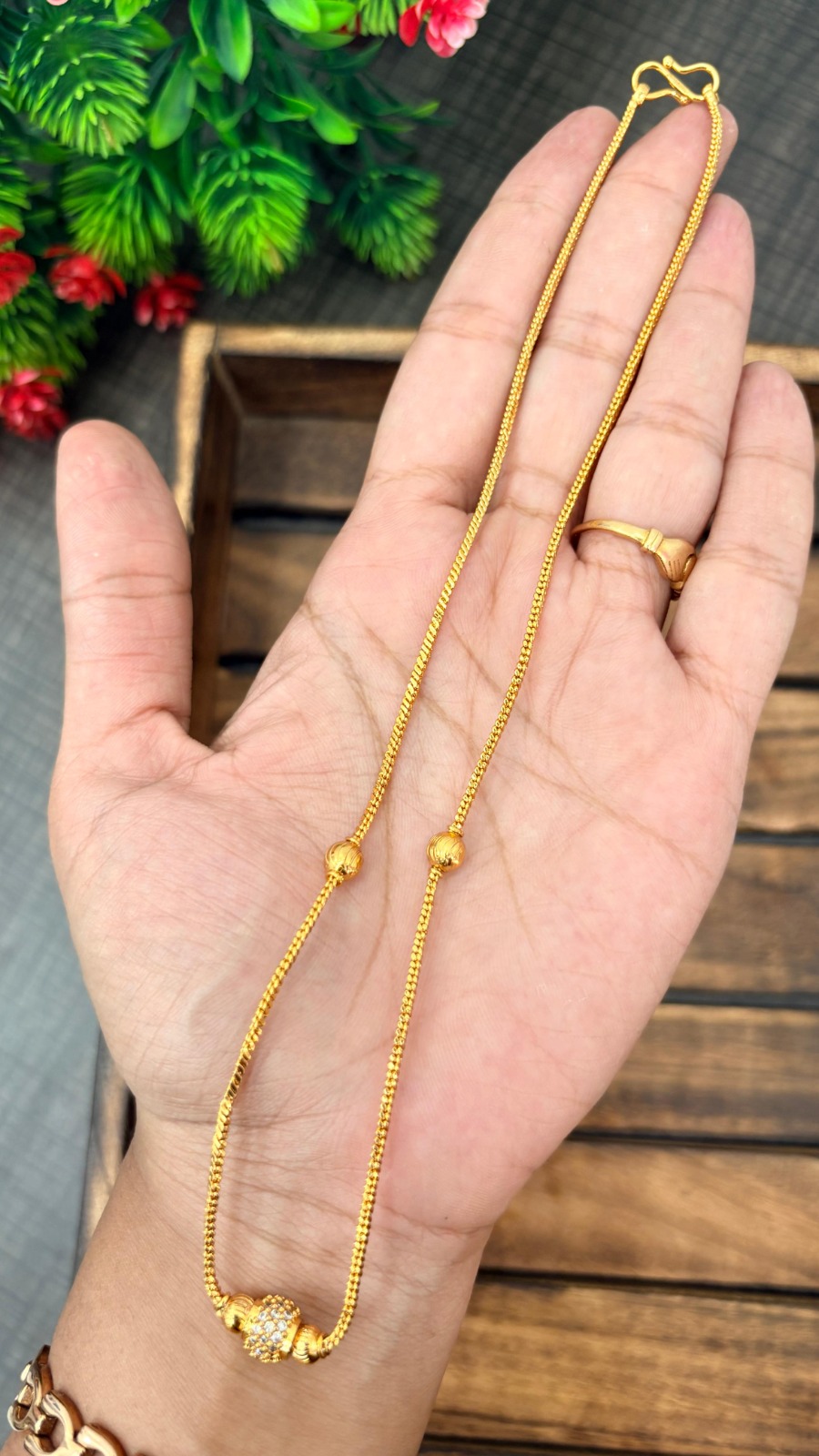 Rich gold ball short chain