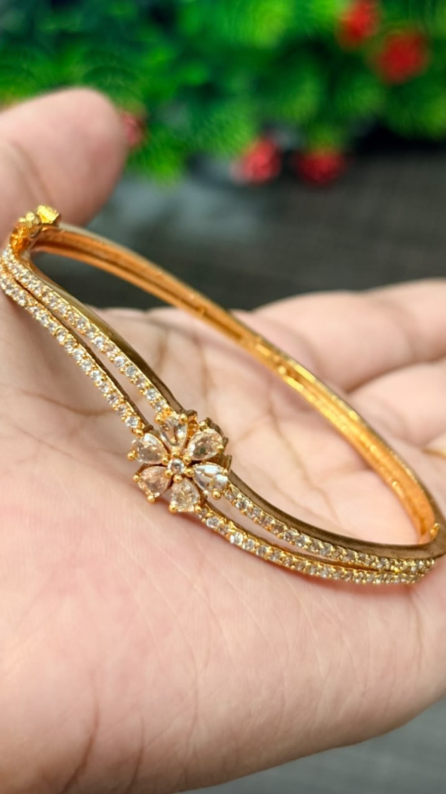 Dainty Crystal Flower Bracelet 2