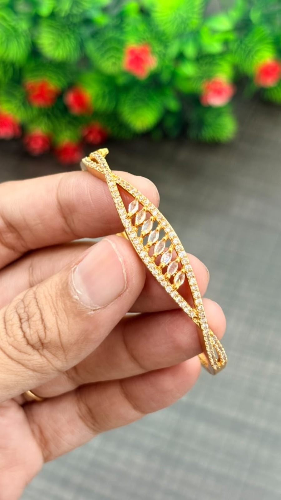 Elegant Diamond cut Bracelet