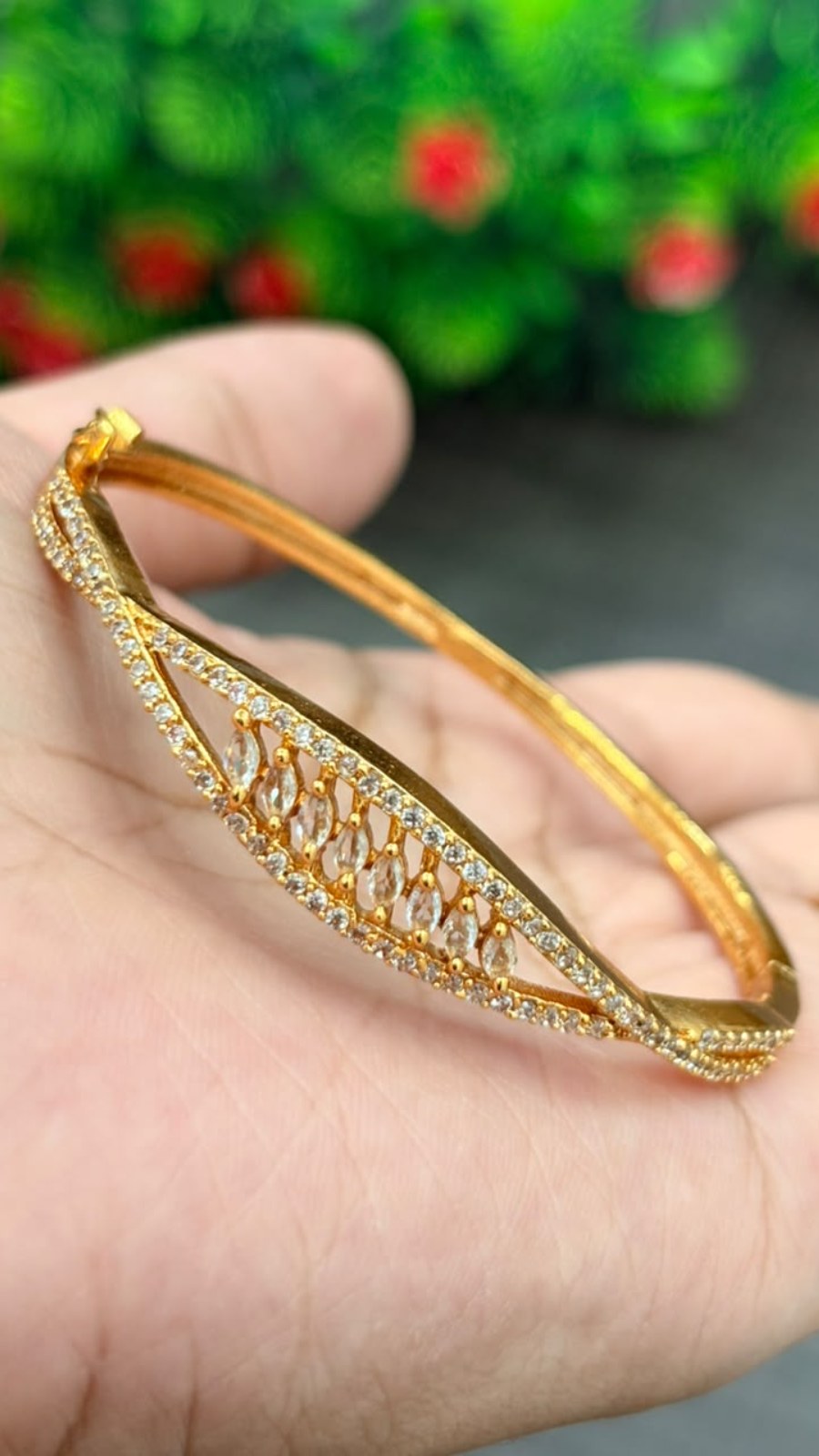 Elegant Diamond cut Bracelet 2