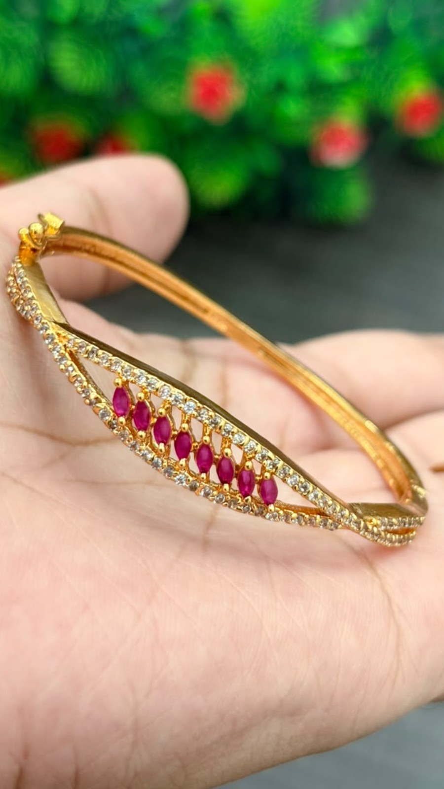 Elegant  Pink Diamond cut Bracelet 2