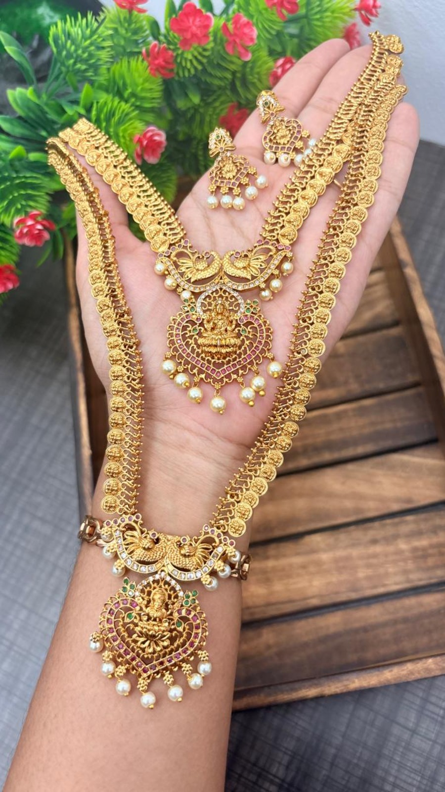 LAKSHMI AARAM NECKLACE SET 1