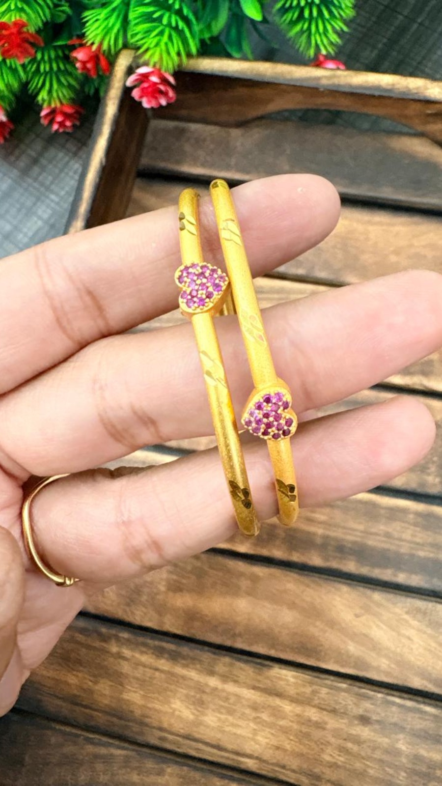 BANGLES